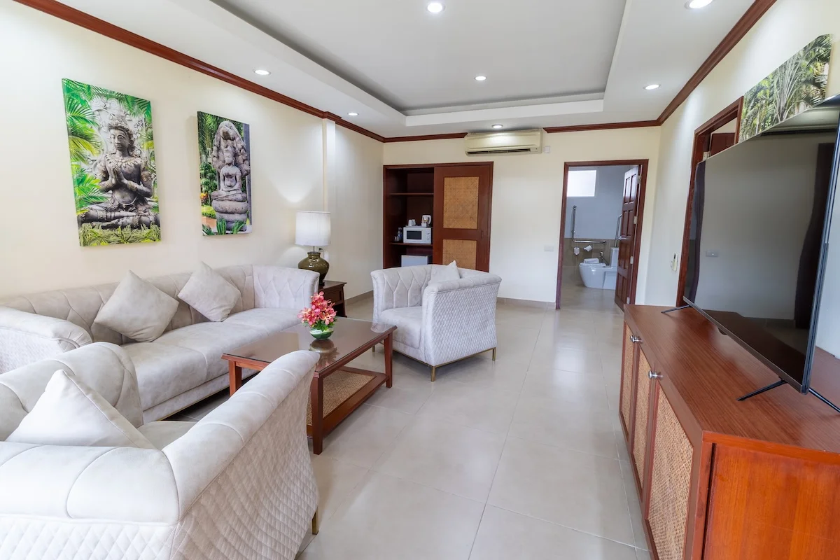 thaigardenresort-pattaya-deluxe-accessible-junior-suite-living-area