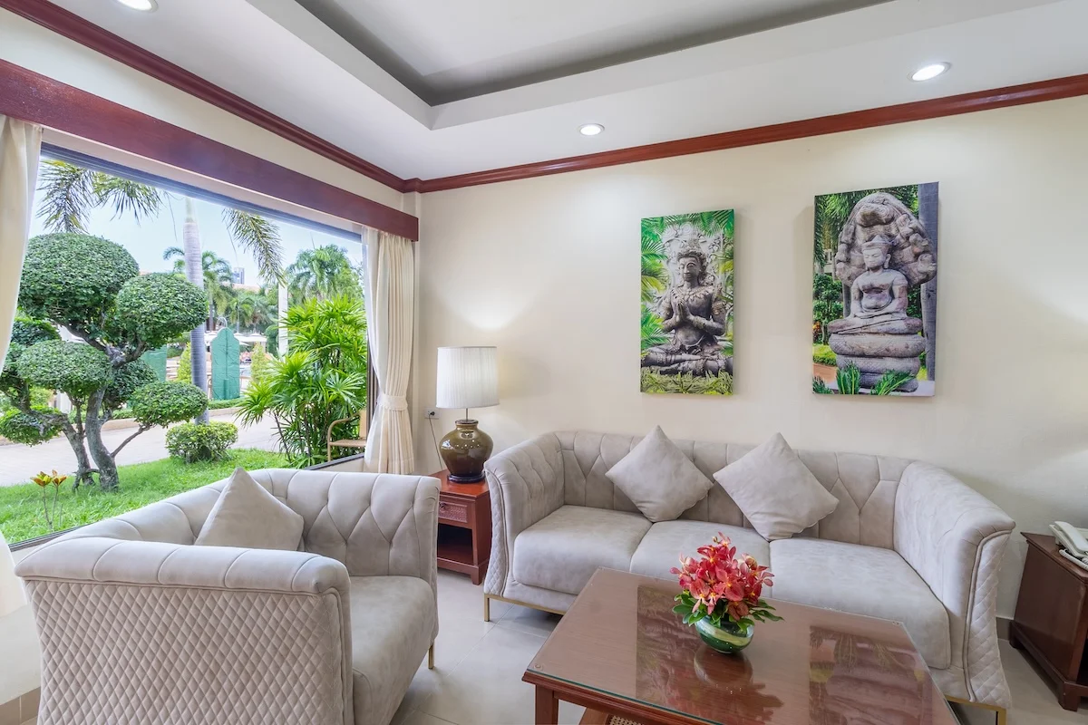 thaigardenresort-pattaya-deluxe-accessible-junior-suite-living-space